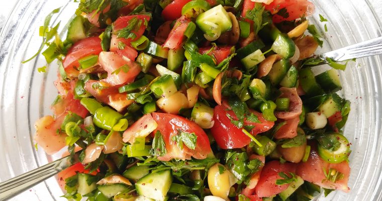 Zeytinli Salata